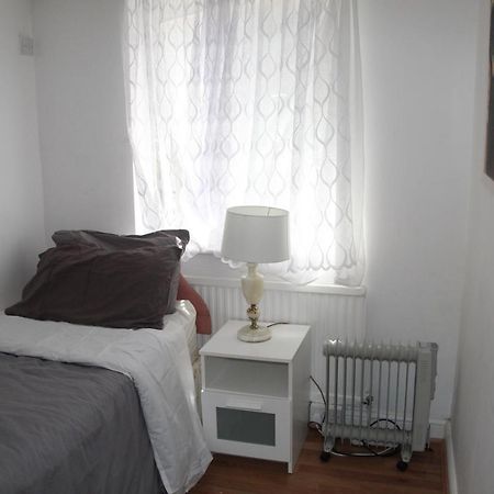 Grey Double Bedroom ลอนดอน ภายนอก รูปภาพ