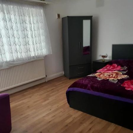 Grey Double Bedroom ลอนดอน ภายนอก รูปภาพ