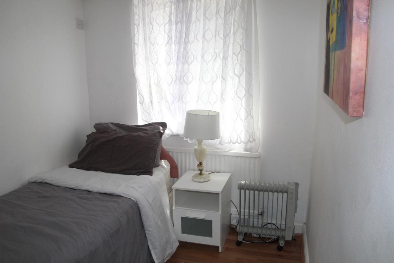 Grey Double Bedroom ลอนดอน ภายนอก รูปภาพ