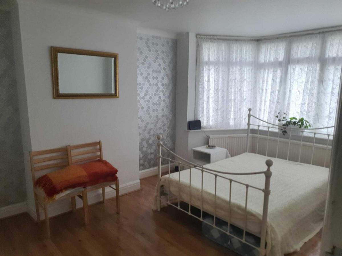 Grey Double Bedroom ลอนดอน ภายนอก รูปภาพ
