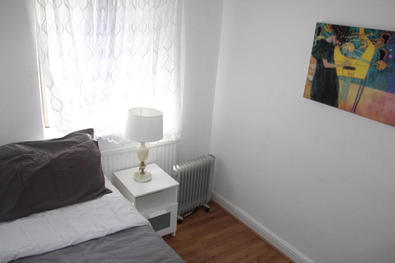 Grey Double Bedroom ลอนดอน ภายนอก รูปภาพ